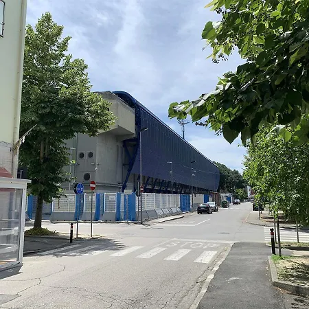 Indipendent Blue דירה פררה