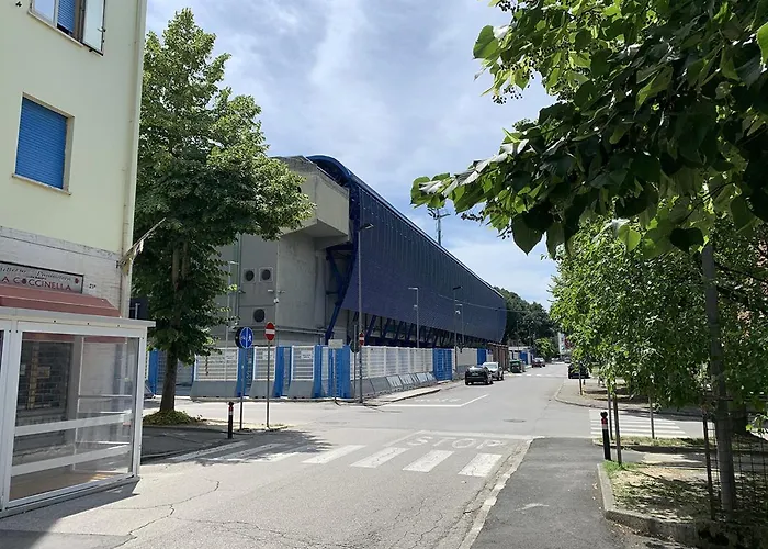 Indipendent Blue Daire Ferrara